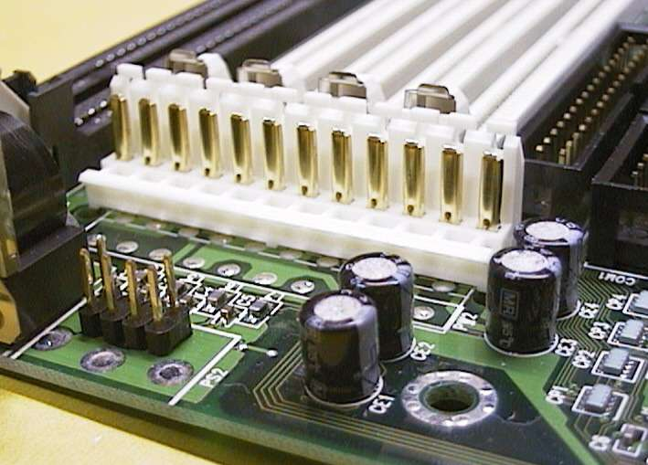 5-12 Como montar, configurar e expandir seu PC Conector da fonte de alimentação Este conector pode ser encontrado em duas versões: AT e ATX (o Micro ATX é igual ao ATX).