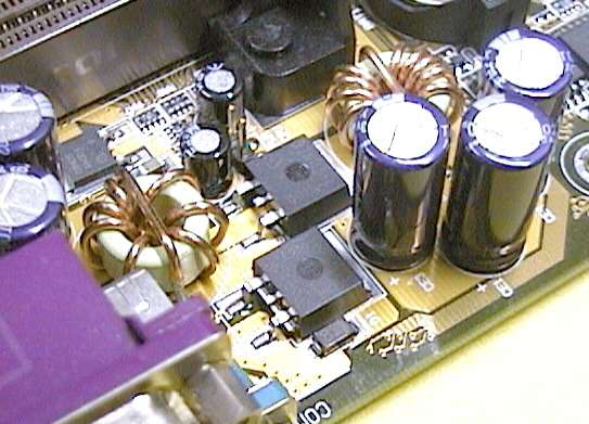 5-34 Como montar, configurar e expandir seu PC Placas de CPU para Pentium II, Pentium III, Celeron, Athon e Duron também possuem reguladores de voltagem, mas não possuem jumpers para selecionamento