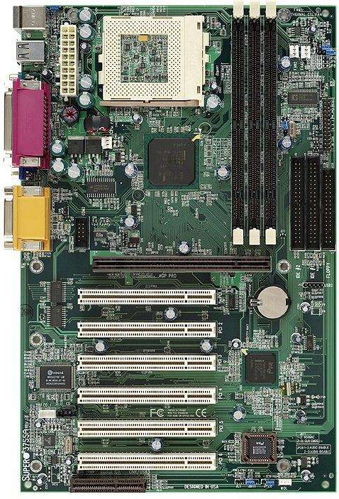 Capítulo 5 Placas de CPU 5-5 Figura 5.3 Placa de CPU ATX para Pentium III. A figura 4 mostra uma placa de CPU ATX para processadores Athlon e Duron, com Socket A.