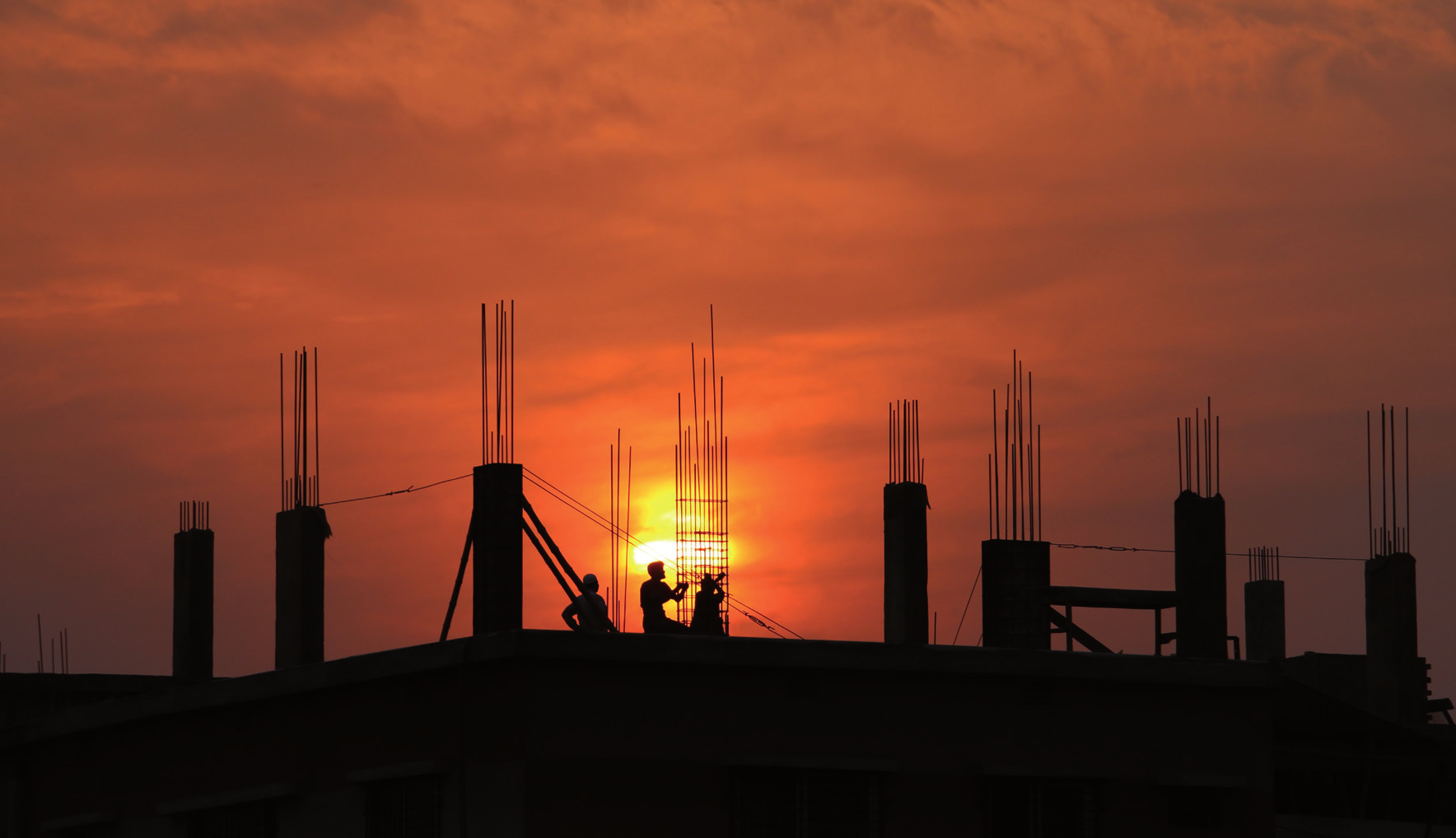 ESPECIALIZAÇÃO EM COORDENAÇÃO DE SEGURANÇA E SAÚDE EM FASE DE PROJETO E DE OBRA EQS LEARNING CENTER ESPECIALIZAÇÃO COORDENAÇÃO DE SEGURANÇA E SAÚDE EM FASE DE PROJETO E DE OBRA O Decreto-Lei 273/03