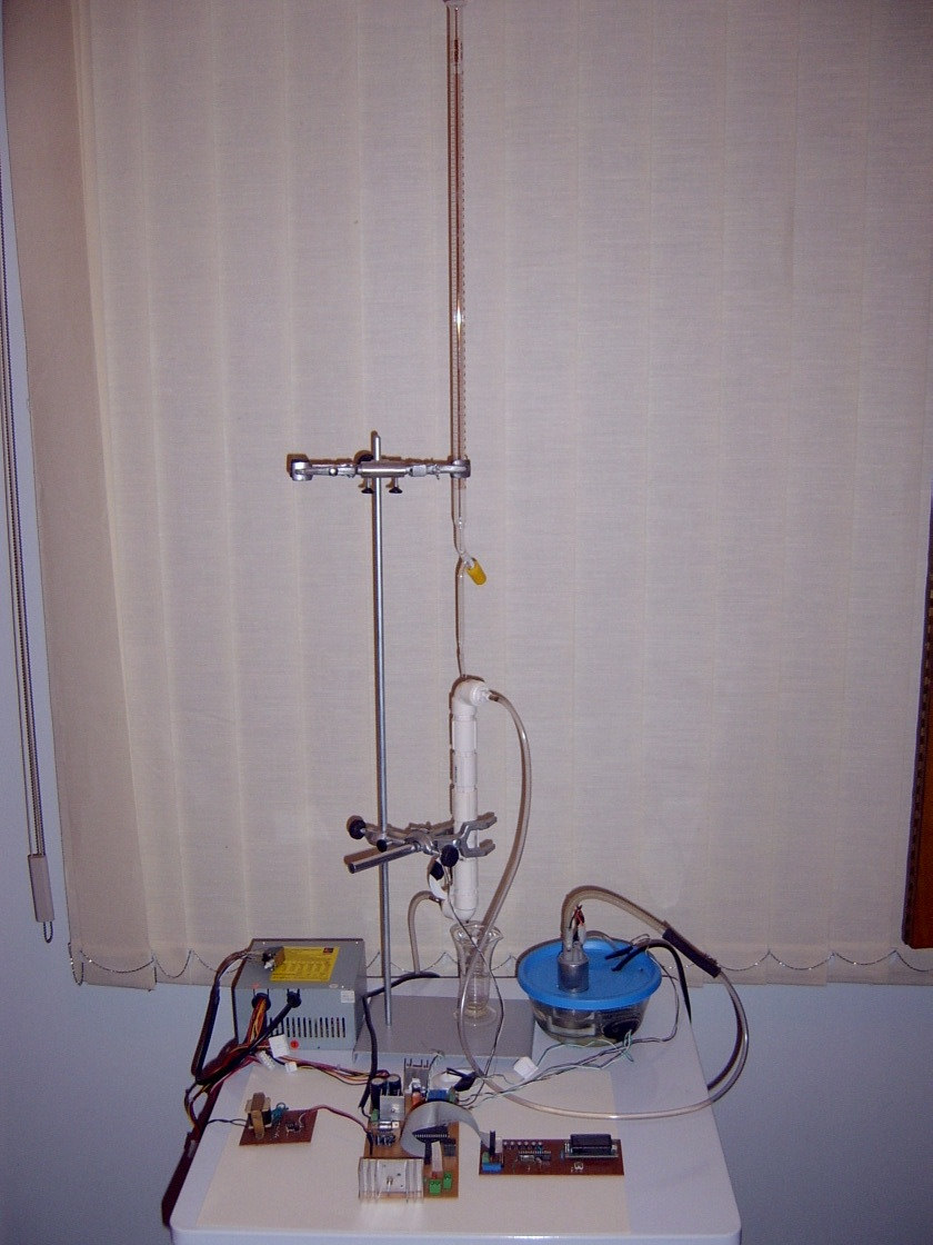 83 Na Figura 32, encontra-se a foto do processo montado sem a Gaiola de Faraday.