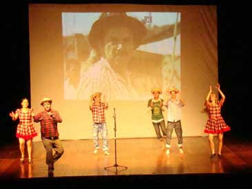 O teatro para o século XXI Modernos equipamentos cênicos poderão ser instalados no palco do Teatro fazendo com que a programação possa colocar em cartaz duas ou mais atrações em uma mesma temporada.