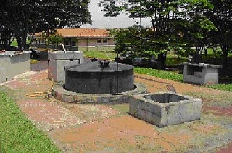 Biodigestor contínuo modelo Indiano Depto. de Eng. Rural /UNESP- Jaboticabal 3 JUSTIFICATIVA Conhecendo cada tipo de biodigestores será possível uma melhor utilização para cada local a ser utilizado.