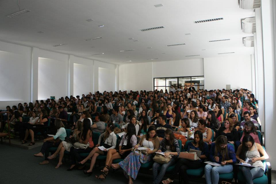 Mesa de abertura Prof. Giorvan Ânderson Alvez (coord. de infra-estrutura do evento), Profa. Anna Alice Almeida (coord. científica do evento), Prof. Dr.