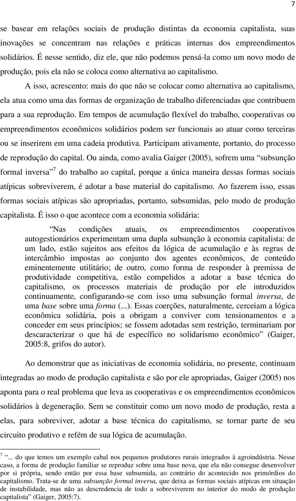 A isso, acrescento: mais do que não se colocar como alternativa ao capitalismo, ela atua como uma das formas de organização de trabalho diferenciadas que contribuem para a sua reprodução.