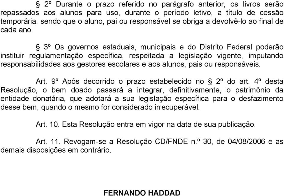 3º Os governos estaduais, municipais e do Distrito Federal poderão instituir regulamentação específica, respeitada a legislação vigente, imputando responsabilidades aos gestores escolares e aos