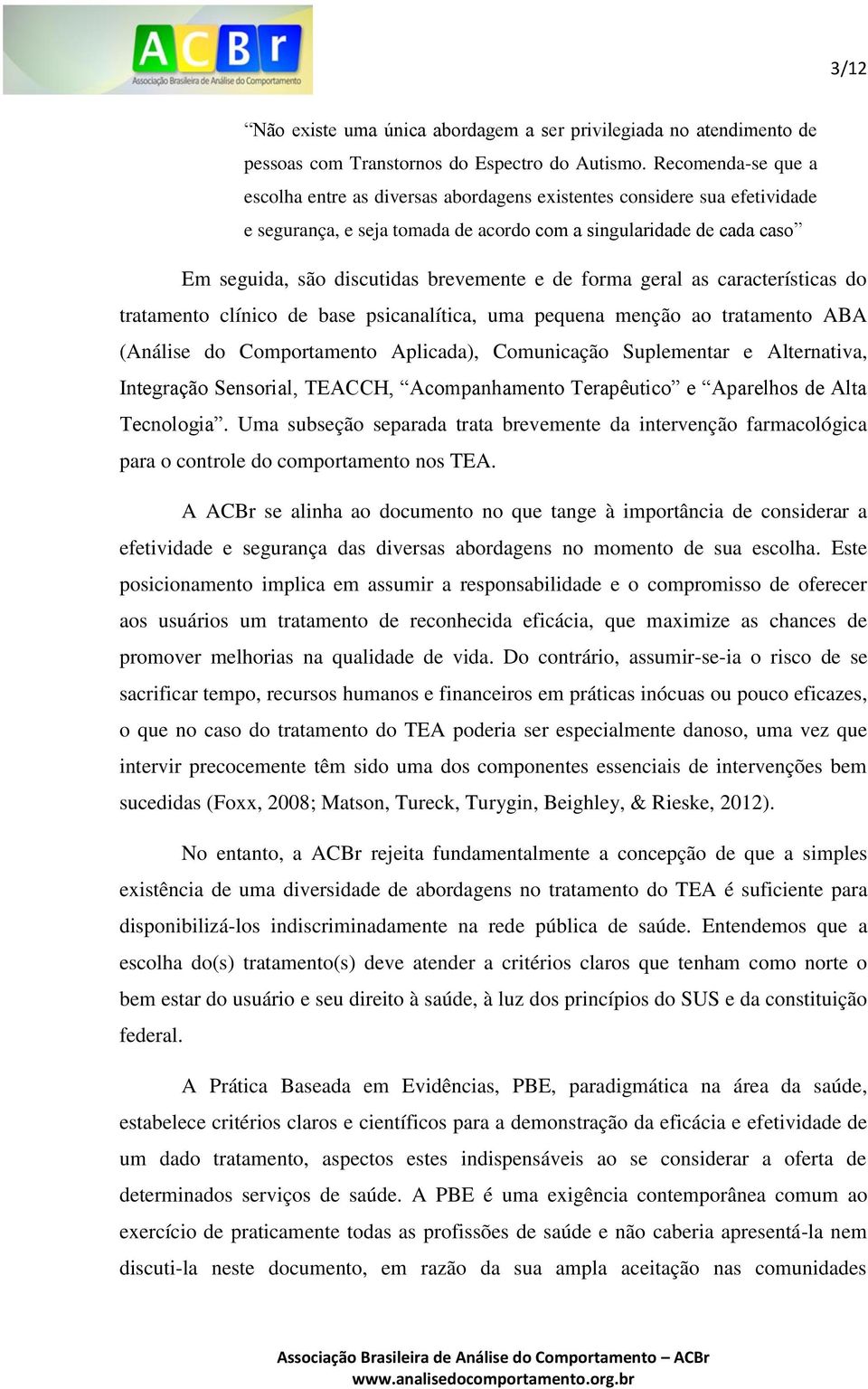 brevemente e de forma geral as características do tratamento clínico de base psicanalítica, uma pequena menção ao tratamento ABA (Análise do Comportamento Aplicada), Comunicação Suplementar e