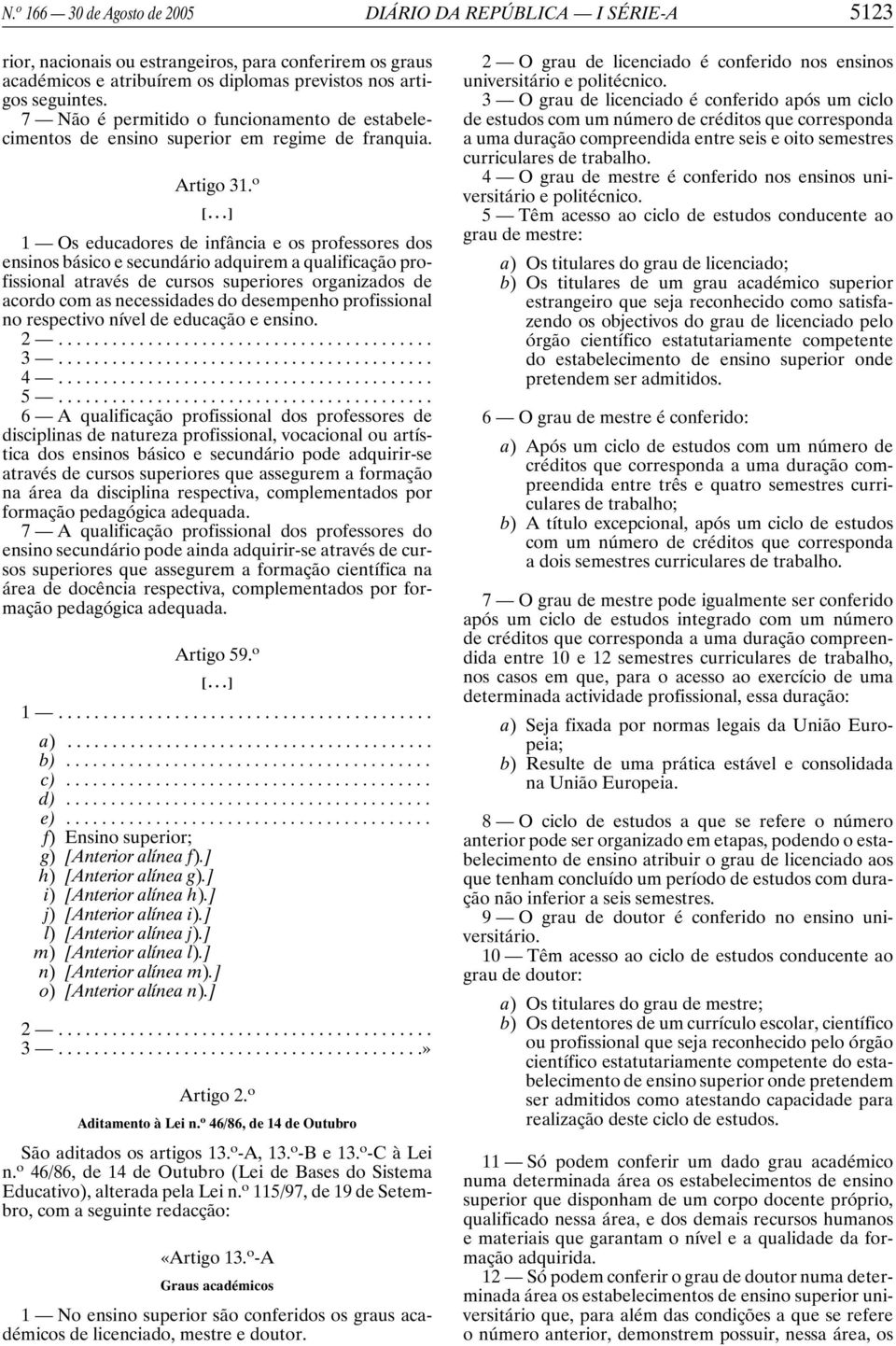 ..] 1 Os educadores de infância e os professores dos ensinos básico e secundário adquirem a qualificação profissional através de cursos superiores organizados de acordo com as necessidades do