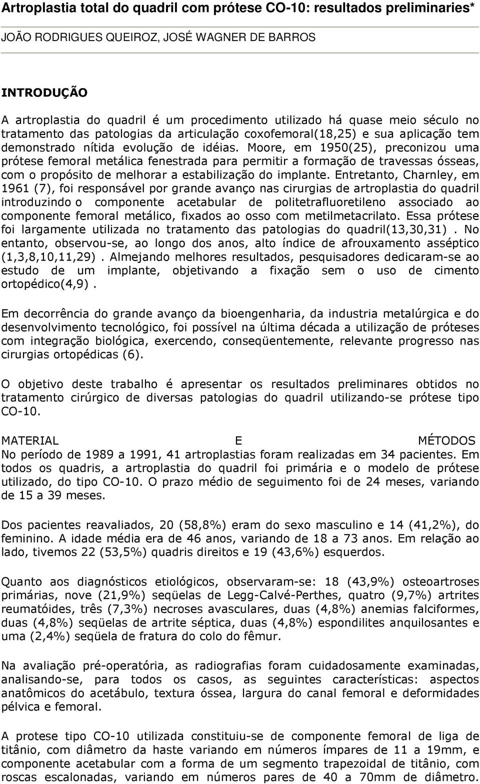 Moore, em 1950(25), preconizou uma prótese femoral metálica fenestrada para permitir a formação de travessas ósseas, com o propósito de melhorar a estabilização do implante.