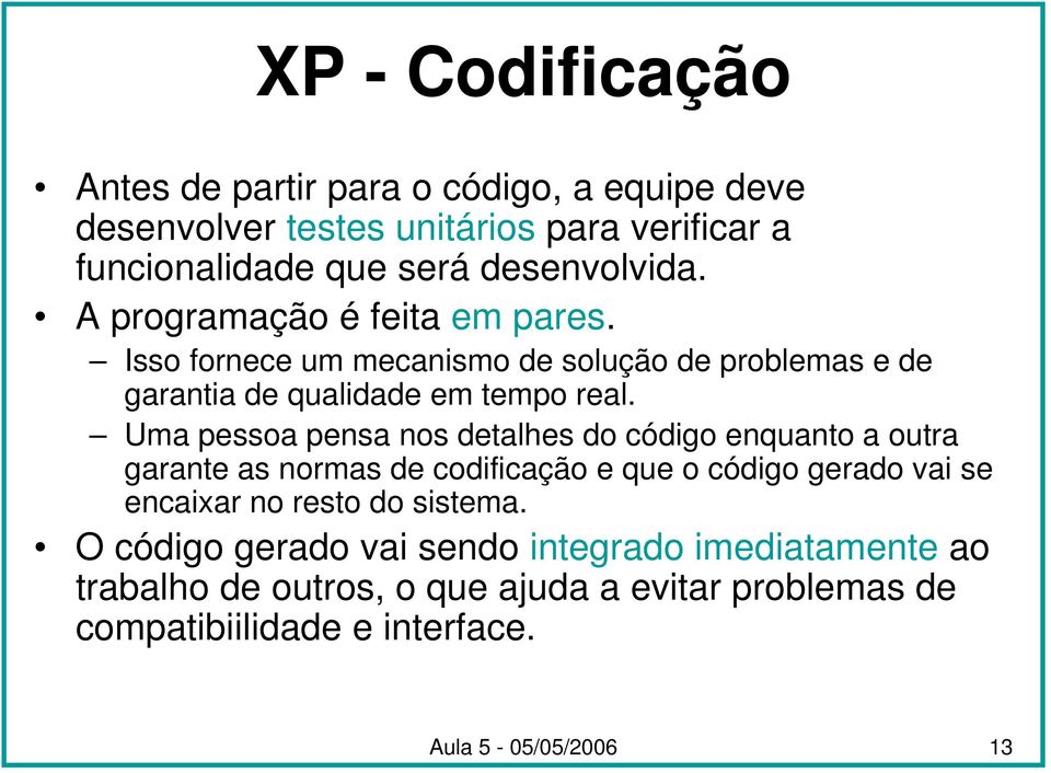 Uma pessoa pensa nos detalhes do código enquanto a outra garante as normas de codificação e que o código gerado vai se encaixar no resto do