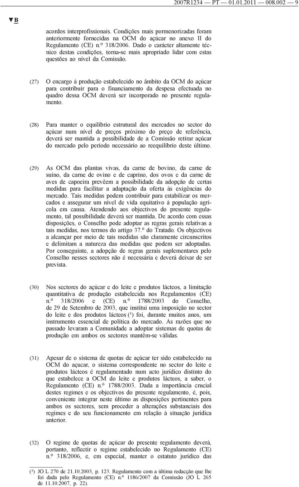 (27) O encargo à produção estabelecido no âmbito da OCM do açúcar para contribuir para o financiamento da despesa efectuada no quadro dessa OCM deverá ser incorporado no presente regulamento.