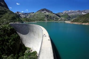 Todas as manifestações de energia se podem reduzir a dois tipos fundamentais.