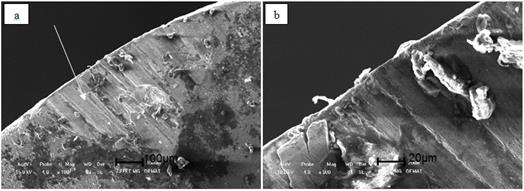 93 Figura 49 - Aspecto do desgaste no inserto com f z = 0,05mm e v c = 300m/min, com aumento de 100x (a) e com aumento de 500x (b). Fonte: Elaborado pelo autor.