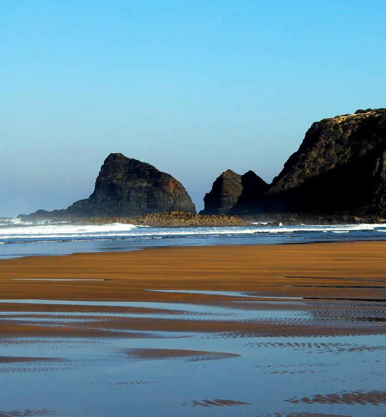 PRAIA DE ODECEIXE A 27 Km a sul do Zmar. Segue em direcção a S. Teotónio Direcção Lagos/Odeceixe.