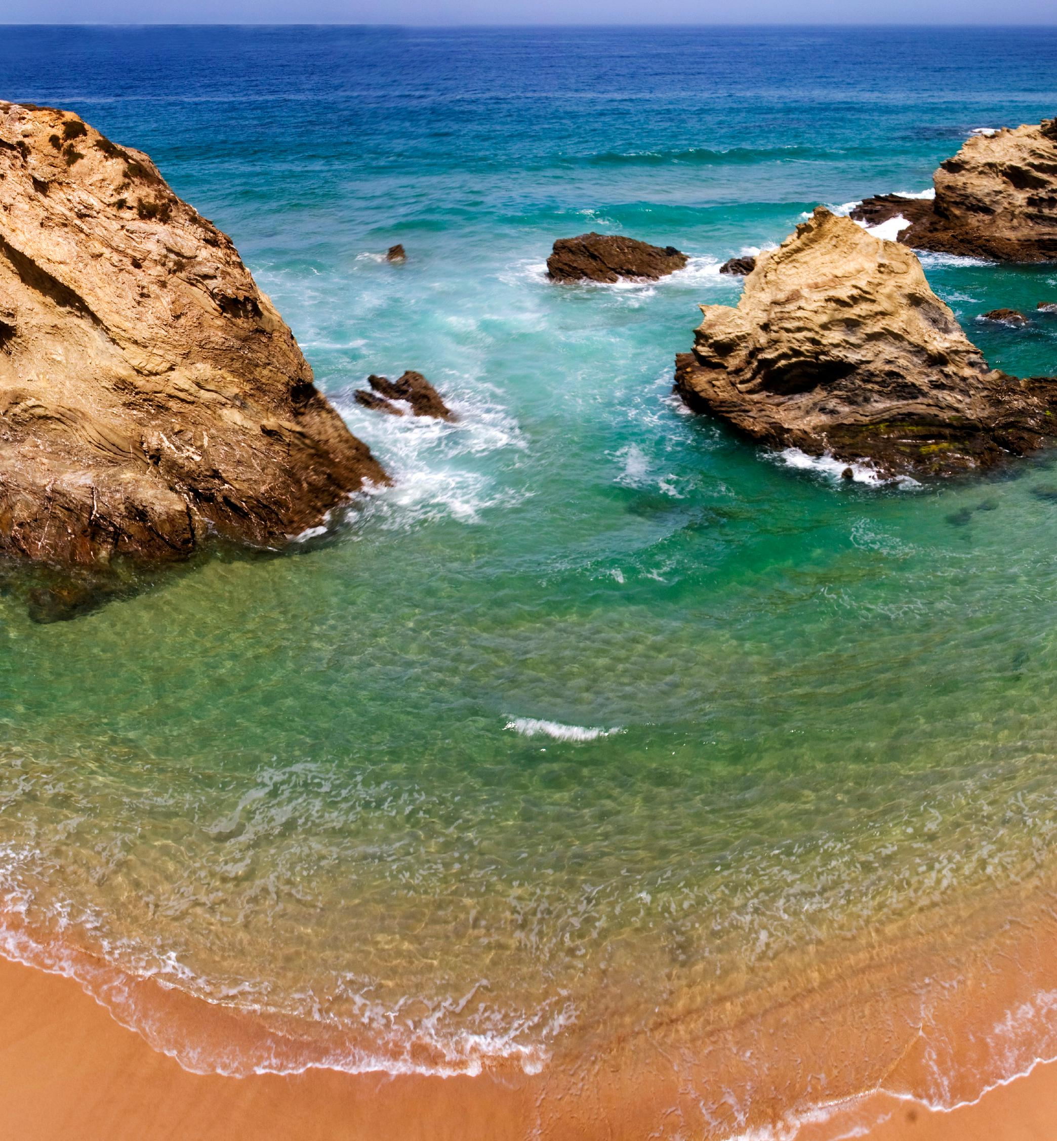 PRAIA DE PORTO COVO A 33 Km do Zmar.