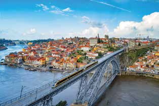 TURISMO Localizadas nas margens do histórico Rio Douro, as cidades de Vila Nova de Gaia e Porto (eleito o melhor destinos turístico em 2012 e 2014) estão repletas de atrações turísticas.