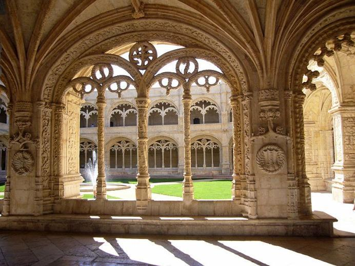 Claustro, Mosteiro dos