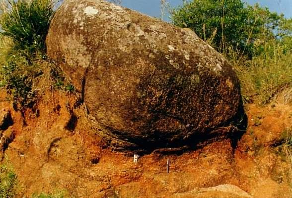 Intemperismo A ação do clima sobre a rocha faz com que ela