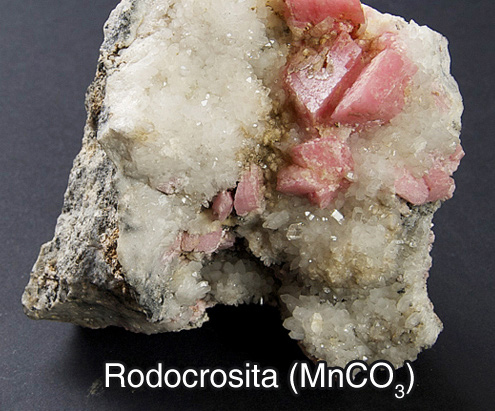 110 Observando uma rocha, cristais perfeitos ou fragmentos de minerais, deparamo-nos também com espécies minerais de diversas cores, brilhos e transparências.