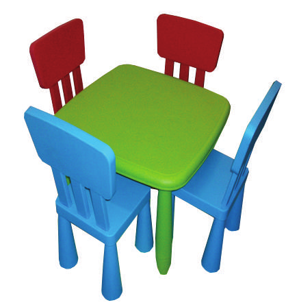 Conjunto Infantil 22 Conjunto infantil, composto de mesa e quatro cadeiras: mesa na cor vermelha produzida em polipropileno resistente.