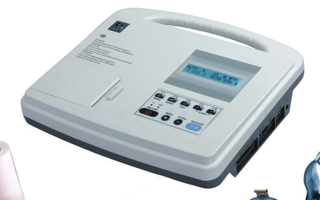 Eletrocardiógrafo Digital 77 Eletrocardiógrafo digital de 3 canais, atualizável, que proporcione diagnóstico rápido e preciso e possibilite o armazenamento de exames na memória em formato digital,