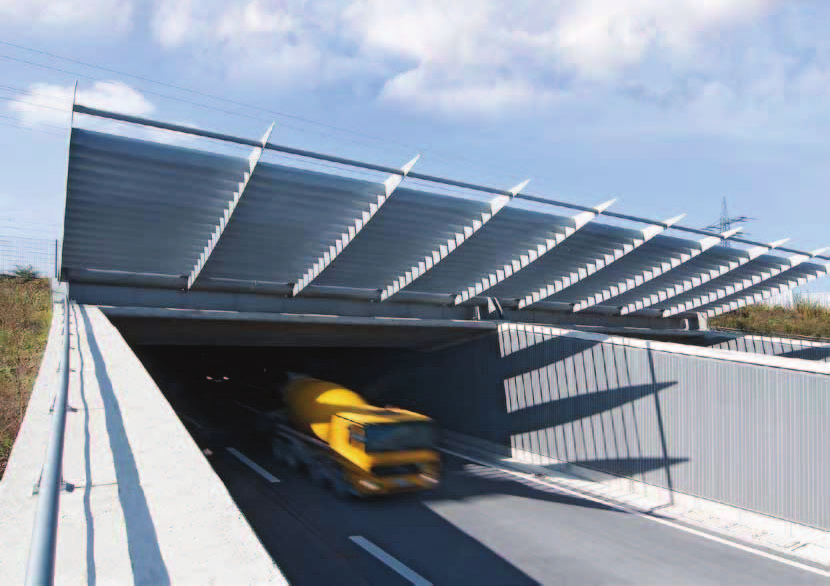 Requisitos especiais de segurança: - Duas galerias de túnel com direções independentes, cada uma com faixa lateral ininterrupta (faixa de acostamento) e passagens de emergência em ambos os lados -