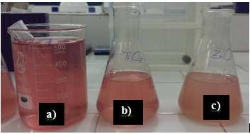 Figura 7: Efluente industrial bruto (a) e fototratado com TiO2 (b) e ZnO (c)fonte: Autor do Trabalho Possivelmente esta situação ocorreu, pois esta faixa corresponde à dos compostos aromáticos