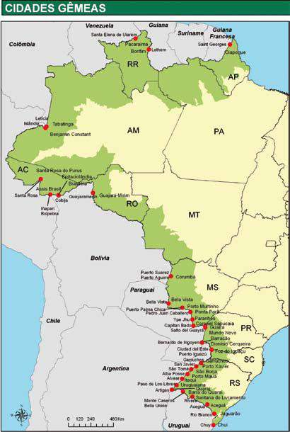 O Acre na Faixa de Fronteira O Estado do Acre limita com Bolivia e Peru dos 22 municípios 17 estão localizados nos limites dos dois países.