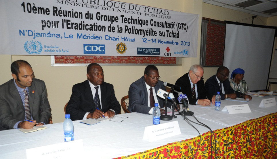 Relatório Anual da Poliomielite 2013 Figura 10: Reunião do Grupo Técnico Consultivo para a Erradicação da Poliomielite no Chade, Novembro de 2013 As actividades de resposta rápida a surtos na Região