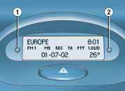 36 O SEU 206 EM DETALHE O ECRÃ B Permite obter as seguintes informações: - a hora, - a data, - a temperatura exterior (pisca em caso de risco de gelo), - as afixações do rádio, - o controlo dos