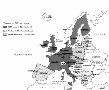 Questão 60 PIB 25 CLASSES DE PIB PER CAPITA NA EUROPA DOS 25 (Adaptado de Jornal Mundo Geografia e Política Internacional, abril de 2004) A alternativa que descreve, adequadamente, um dos fatores