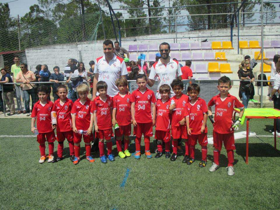 LIGA DE VOLEIBOL INATEL RESULTADOS 9 de Maio Ginásio, 3 / Clube PT Coimbra, 0 FUTEBOL JOVEM PETIZES GANHARAM SUMMER CUP A equipa de Petizes da MEO Kids