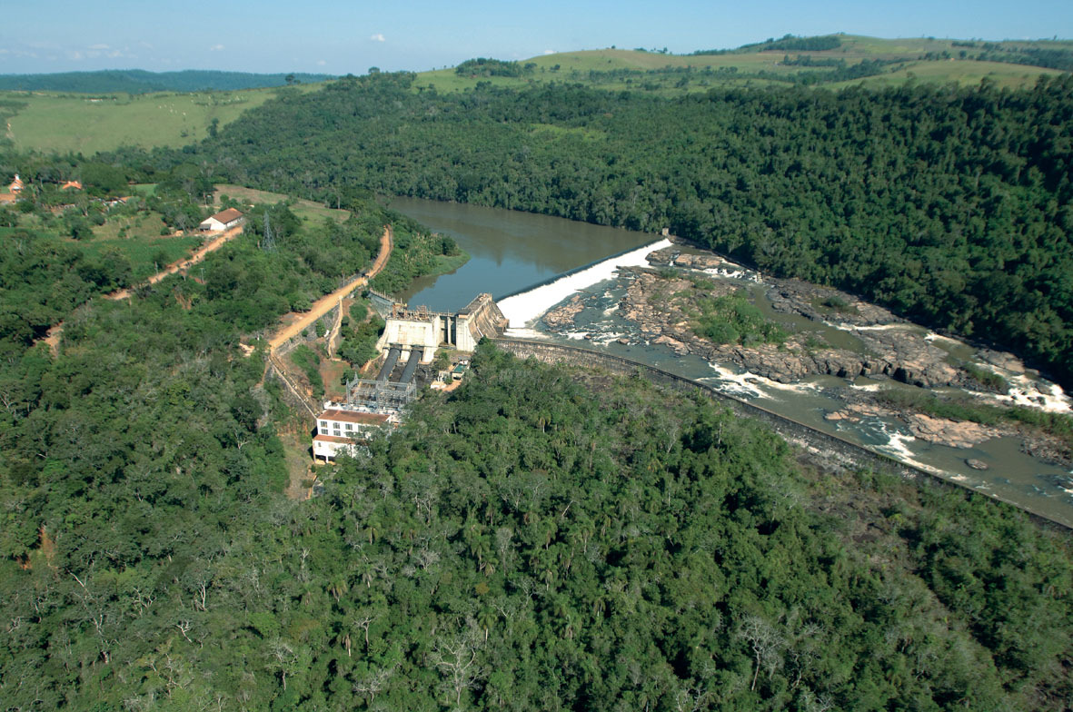 Fatores de Competitividade Regional O potencial de crescimento florestal é único no Brasil e no mundo Parte da floresta plantada é manejada para produtos sólidos de madeira 60 mil ha de florestas