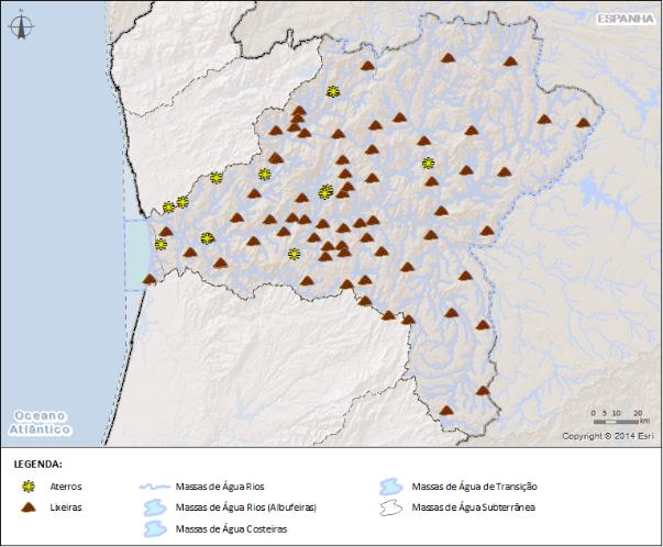 A localização dos aterros (em exploração e encerrados) e das lixeiras (seladas e encerradas) é apresentada no mapa da Figura 2.