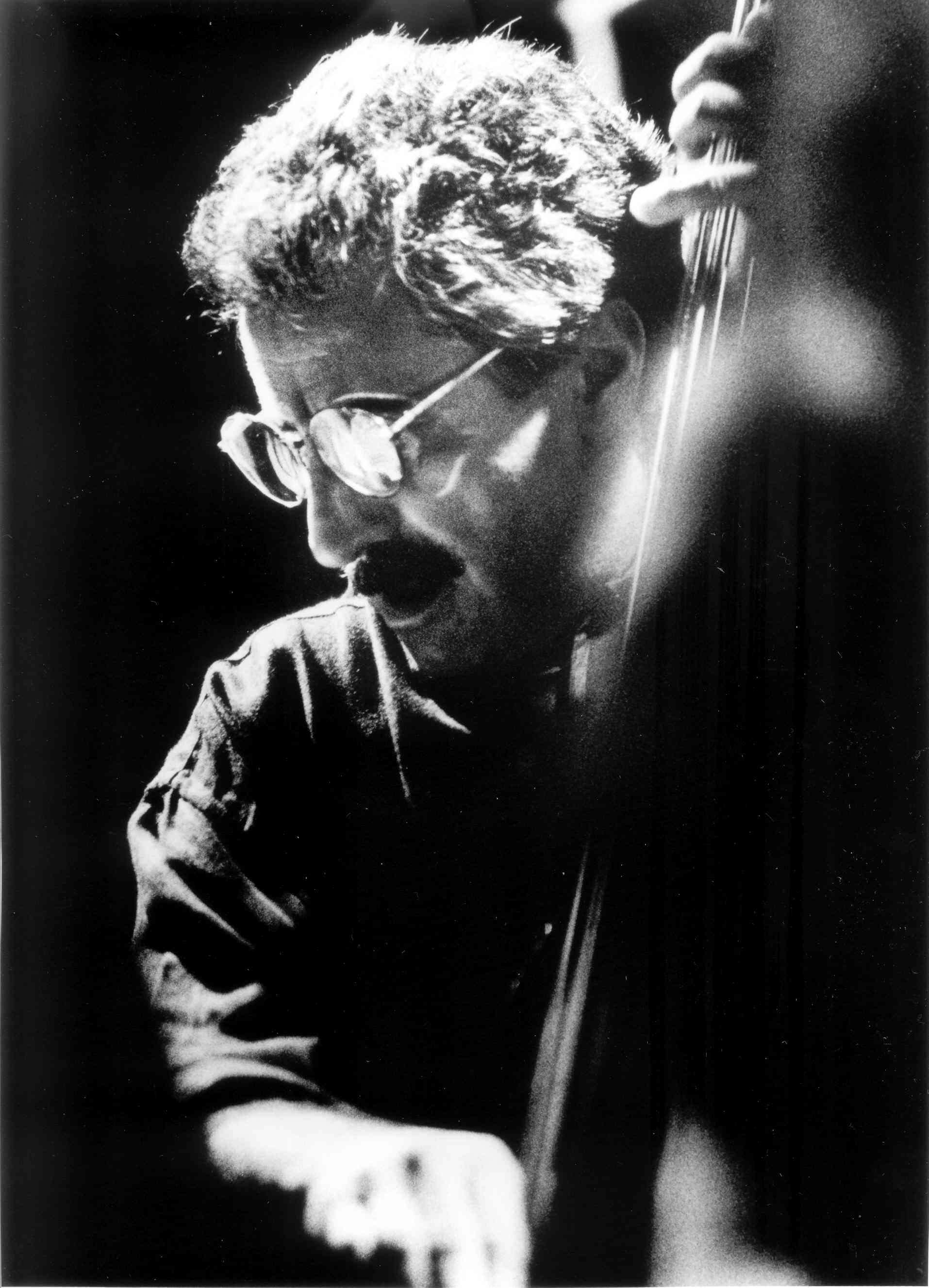 Mario Pavone Quintet O contrabaixista norte-americano Mario Pavone (n. 1940) iniciou a sua carreira nos anos 60. Estudou e tocou com grandes mestres, como Bertram Turetzky e Paul Bley (1968-72).