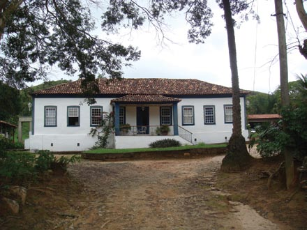 Parceria: denominação Fazenda da Derrubada códice AIII - F01 - RF localização Rodovia RJ-145, distrito-sede município Rio da Flores época de construção séc.