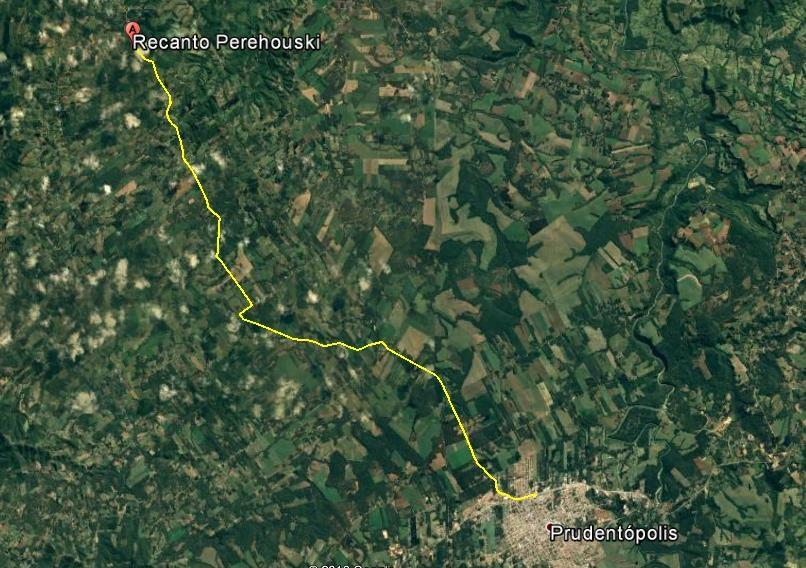 3. APRESENTAÇÃO DOS RESULTADOS, ANÁLISE E DISCUSSÃO Localizado na área rural do município de Prudentópolis, a cerca de 24 km do centro, o Recanto Perehouski oferece uma trilha que passa por formações