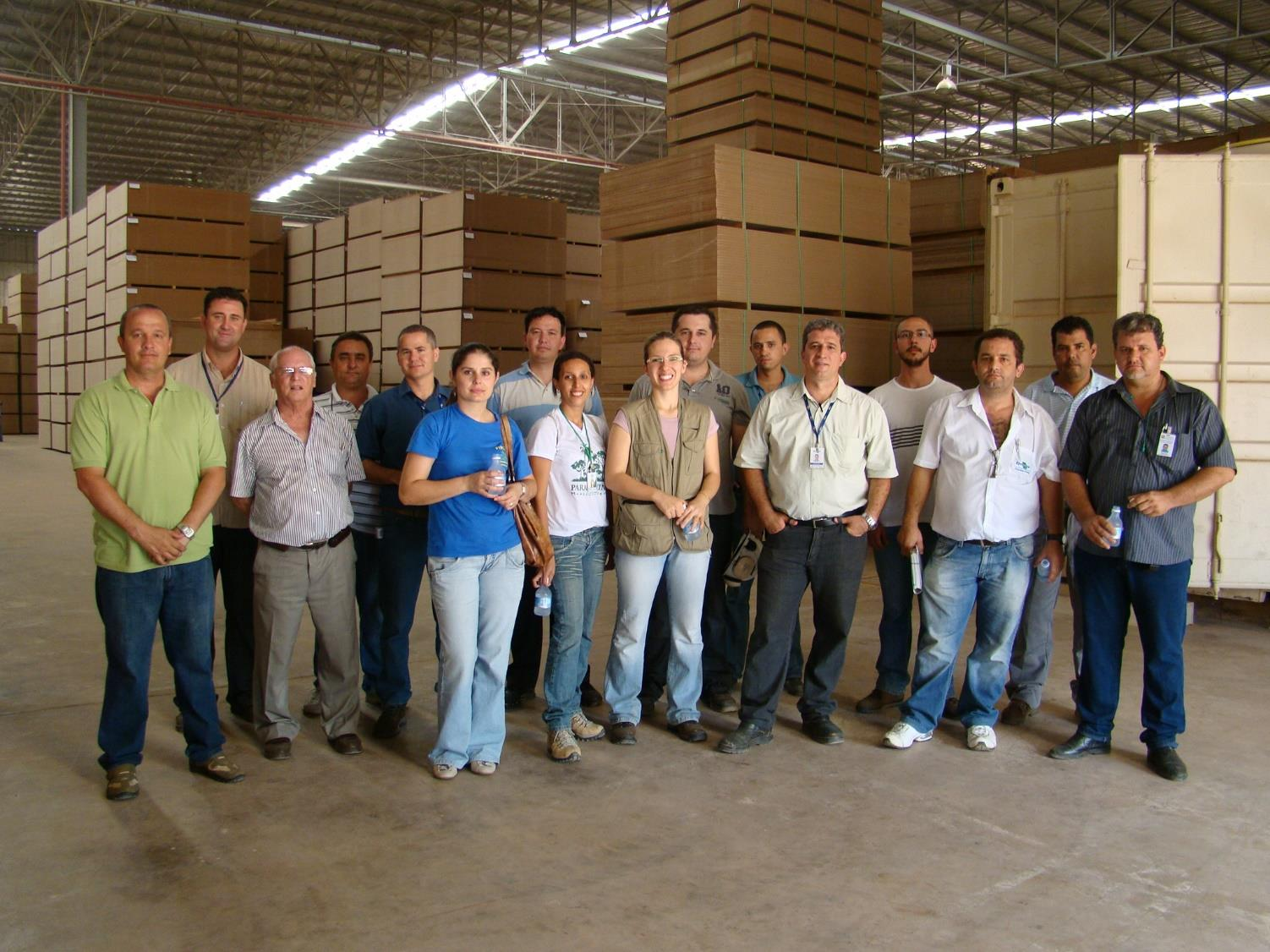 PARAGOMINAS E DOM ELISEU- PA Empresários do setor de base florestal de Guarantã do Norte e produtores de florestas da região, acompanhados por pesquisadores da Embrapa Agrossilvipastoril e técnicos
