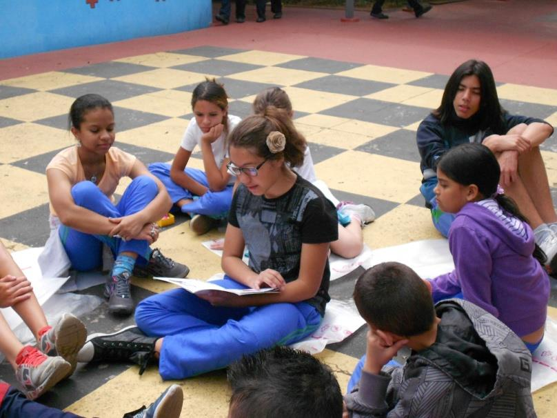 Previsto na Portaria que organiza as Salas de Leitura; Integra a matriz curricular da Rede Municipal; Acontece no contraturno; (2010-2011) origem: Formação Contínua dos POSL; (2012): Surgem os