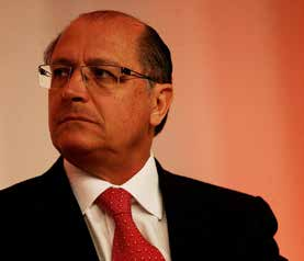 ALCKMIN DESABA Os tucanos estão visivelmente preocupados com o desabamento da aceitação do governador de São Paulo, Geraldo Alckmin, tanto nas pesquisas qualitativas internas do PSDB para monitorar