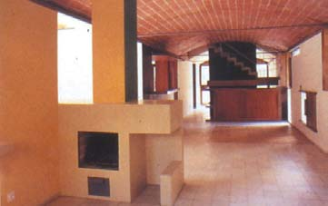 27 As casas Currutchet (La Plata, Argentina, 1949) e Jaoul (Neully-sur-Seine, França, 1956), ambas também de autoria do arquiteto Le Corbusier, representam, respectivamente, dois modos de resolver a
