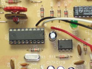 5/ 7 PY2MG 9- Solde o cabo blindado da serigrafia A. Fal, em um alto falante comum com impedância de 8 Ohms...( )Obs= O alto falante não é fornecido com o KIT 10- Coloque o PIC16F84 no soquete.