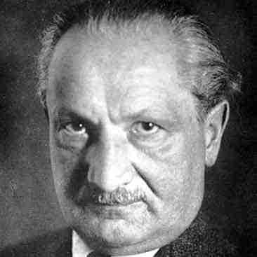 FILÓSOFOS EXISTENCIALISTAS MODERNOS MARTIN HEIDEGGER Biografia A Biografia de Martin Heidegger demonstra a sua trajetória vivida na Alemanha moderna onde torna-se um instrumento de construção do
