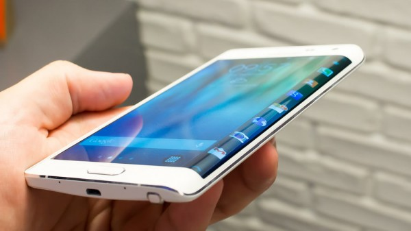 Samsung Galaxy Note Edge Este é, provavelmente, o melhor smartphone da Samsung e um dos mais "inquietantes" designs que um smartphone pode ter.