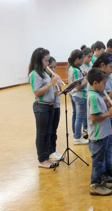 Timbre Doce O Projeto Timbre Doce teve início em 2016, com o objetivo de ensinar noções de flauta doce às crianças da 3ª, 4ª e 5ª séries, no período do contraturno escolar.