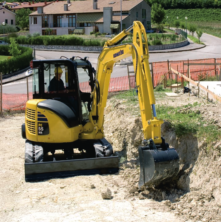 Circuito hidráulico avançado Komatsu CLSS O circuito hidráulico CLSS (Sistema de Centro Fechado com Adaptação à Carga) assegura potência, velocidade e controlo perfeito em todos os movimentos, mesmo