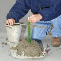 Concreto dosado em central Slump Test Para isso devemos executá-lo como segue: coletar a amostra de concreto depois de descarregar 0,5 m³ de concreto ou aprox. 30 litros.