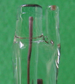 84 A mensuração do ph foi realizada com um phmetro de precisão (Hanna modelo HI 9224) frascos (Figura 5a), acoplado a um eletrodo convencional (Mettler Toledo), que possui a sua membrana de aferição