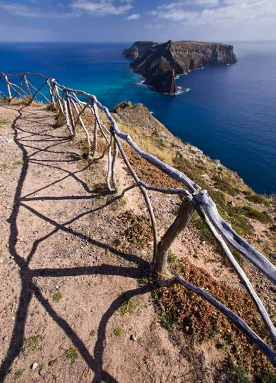 13 07 14 Camacha 11 12 Serra de Dentro TO SEE 05 09 08 10 PORTO SANTO 06 04 01 02 03 The landscape is the greatest treasure of Porto Santo and so the many viewpoints of the island are a must,