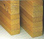 MLC 13 CARACTERÍSTICAS Lâminas de madeira serrada coladas com adesivo à prova d água VANTAGENS - Peças de grandes dimensões - Eliminação de